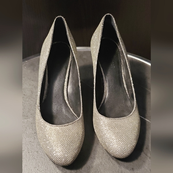 NINE WEST sz6.5 Silver/gunmetal Sparkle pumps - Picture 3 of 14